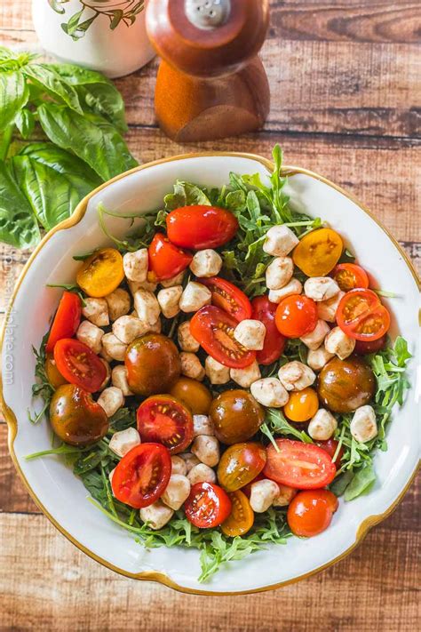 How many carbs are in cherry tomato and arugula salad - calories, carbs, nutrition