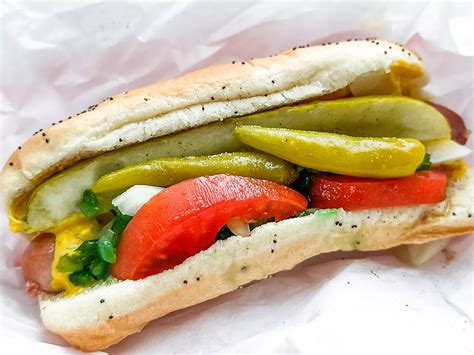 How many carbs are in chicago style dog - calories, carbs, nutrition