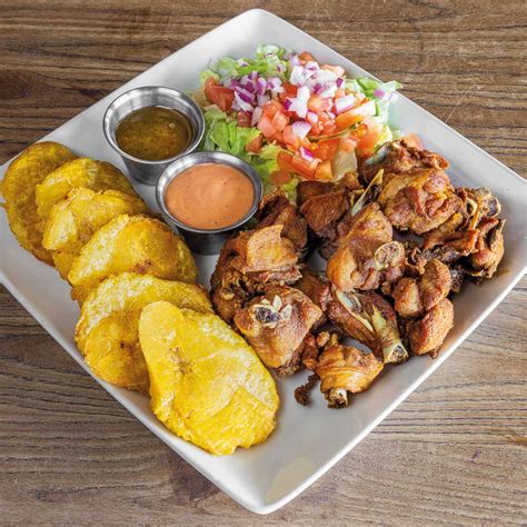 How many carbs are in chicharrones de pollo - latin fried chicken (102834.0) - calories, carbs, nutrition