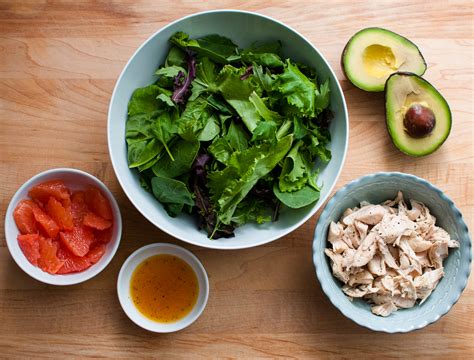 How many carbs are in chicken, grapefruit, avocado salad - calories, carbs, nutrition