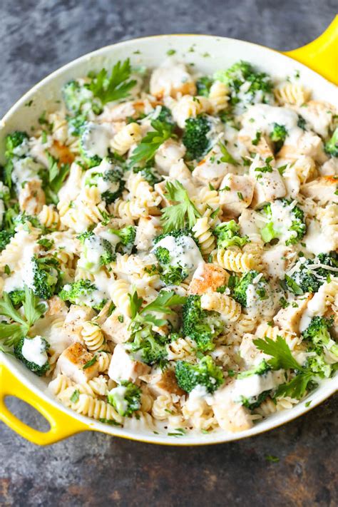 How many carbs are in chicken and broccoli alfredo - calories, carbs, nutrition