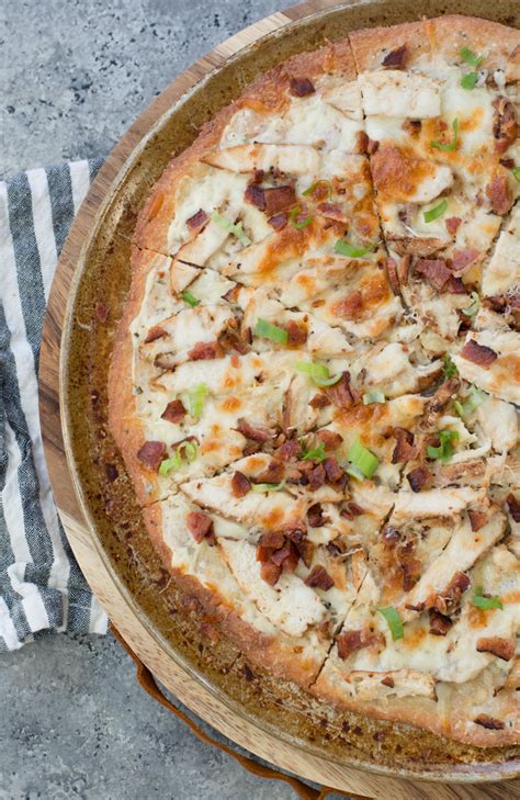 How many carbs are in chicken bacon ranch pizza - calories, carbs, nutrition