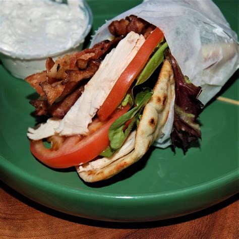 How many carbs are in chicken blt flatbread - calories, carbs, nutrition