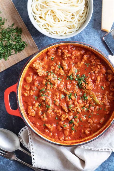 How many carbs are in chicken bolognese - calories, carbs, nutrition