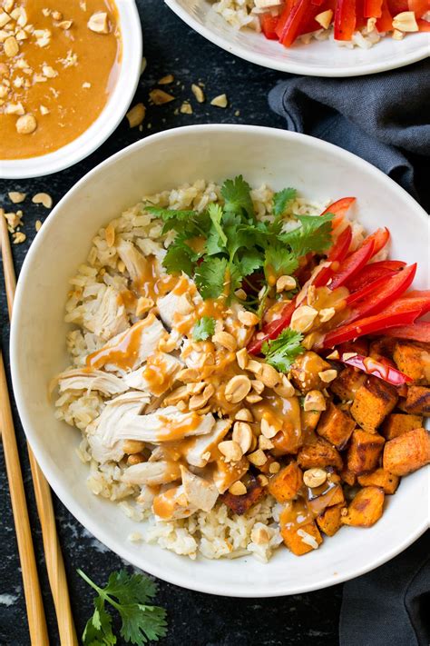 How many carbs are in chicken bowl (chicken, brown rice, sour cream, cheese) - calories, carbs, nutrition