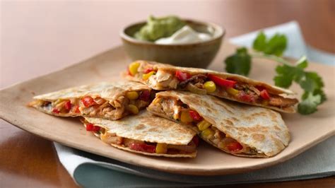 How many carbs are in chicken chipotle quesadilla - calories, carbs, nutrition