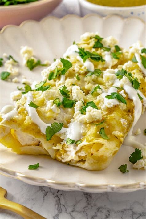 How many carbs are in chicken enchiladas verde - calories, carbs, nutrition