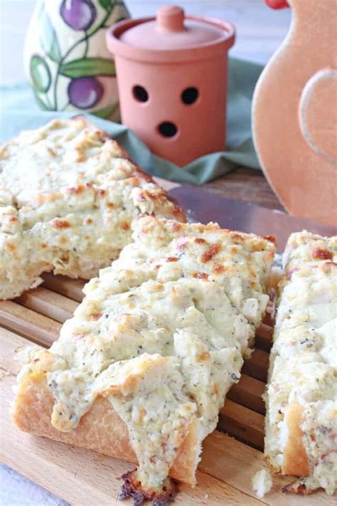 How many carbs are in chicken pasta alfredo with garlic bread and vegetable - calories, carbs, nutrition