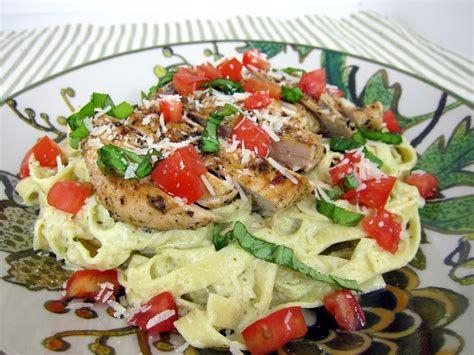 How many carbs are in chicken pesto alfredo - calories, carbs, nutrition