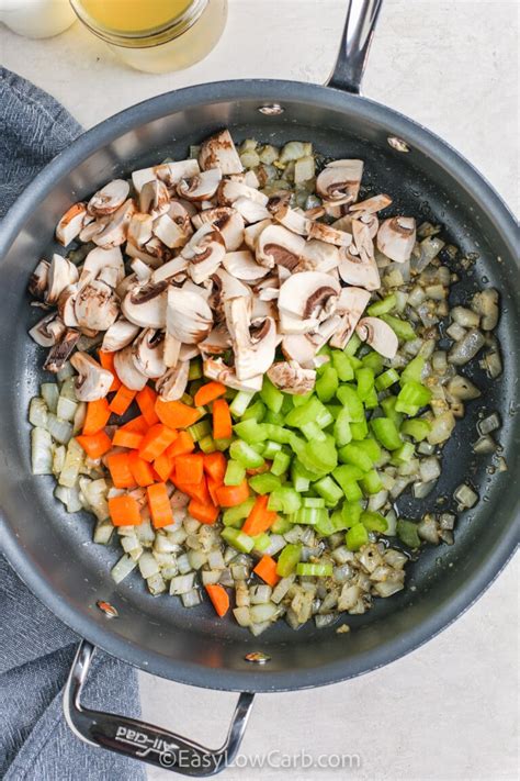 How many carbs are in chicken pot pie 370 - calories, carbs, nutrition