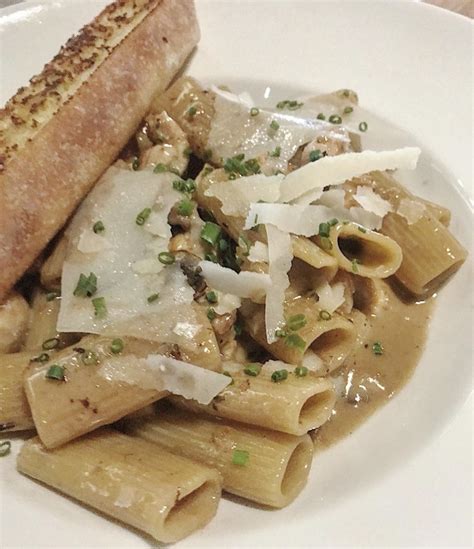 How many carbs are in chicken rigatoni - calories, carbs, nutrition