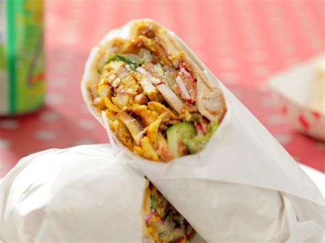 How many carbs are in chicken shawarma wrap - calories, carbs, nutrition