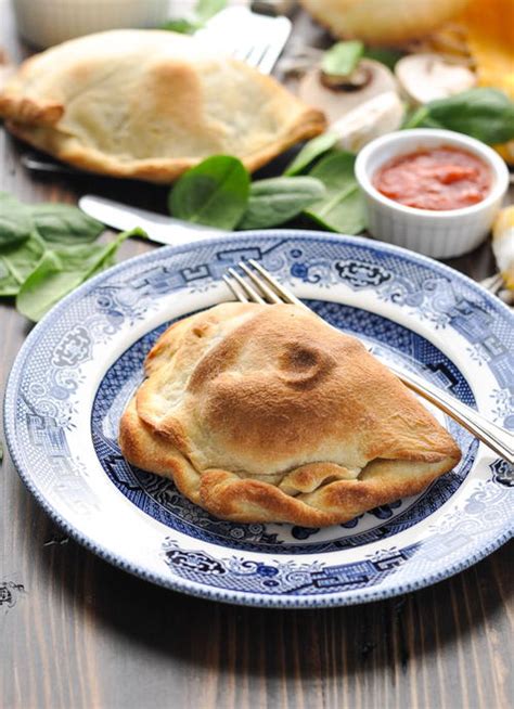 How many carbs are in chicken spinach calzone - calories, carbs, nutrition