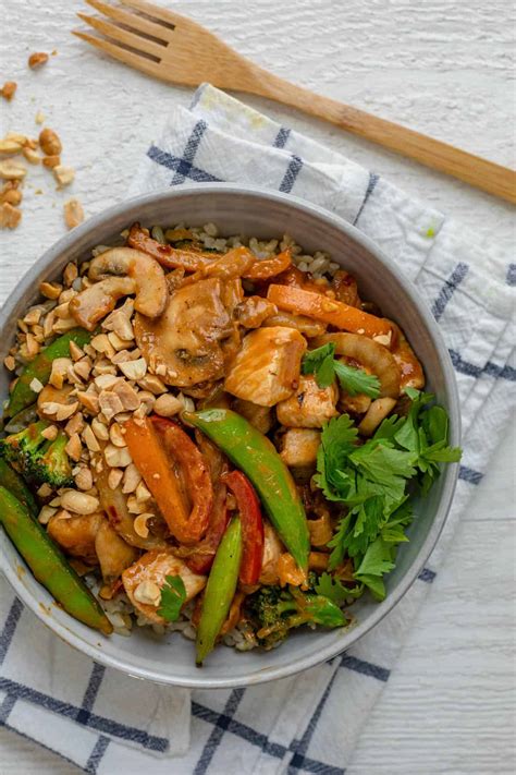 How many carbs are in chicken stir fry peanut sauce - calories, carbs, nutrition