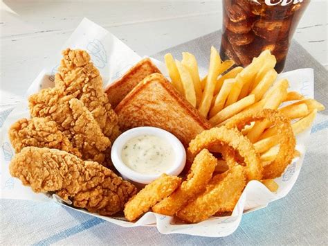 How many carbs are in chicken strip basket - calories, carbs, nutrition