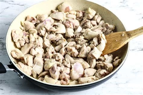 How many carbs are in chicken thigh coconut cashew - calories, carbs, nutrition