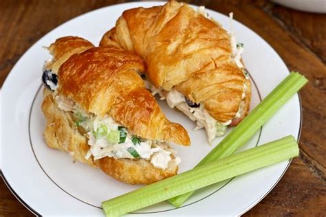 How many carbs are in chicken waldorf croissant - calories, carbs, nutrition