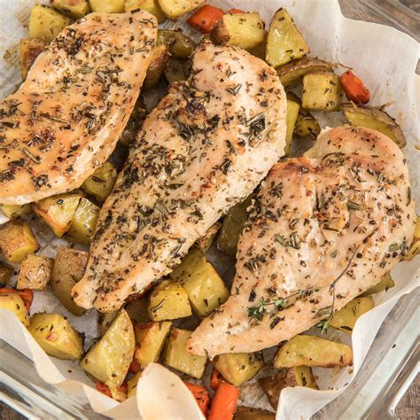 How many carbs are in chicken with basil (polio con basilico) with herb roasted potatoes and italian vegetable bake - calories, carbs, nutrition