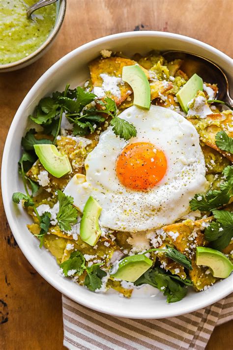 How many carbs are in chilaquiles with salsa verde - calories, carbs, nutrition