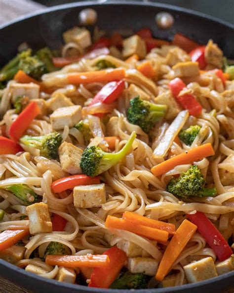 How many carbs are in chili garlic stir fry with rice noodles - calories, carbs, nutrition