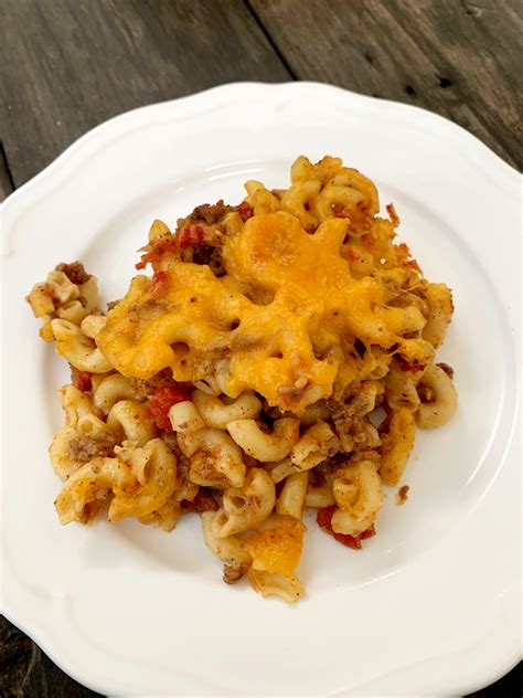 How many carbs are in chili macaroni - calories, carbs, nutrition