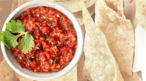 How many carbs are in chipotle tomatillo salsa (46828.2) - calories, carbs, nutrition