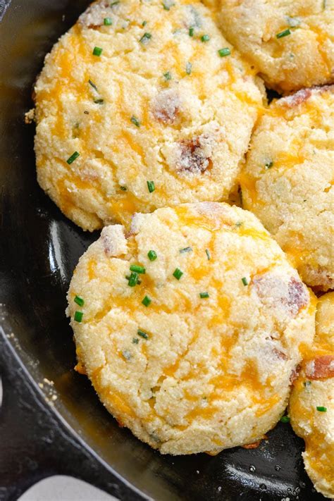 How many carbs are in chive biscuit - calories, carbs, nutrition