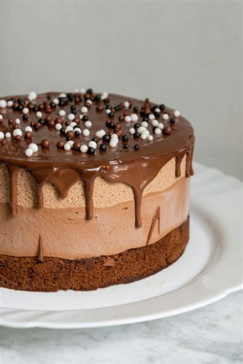 How many carbs are in chocolate cake - calories, carbs, nutrition