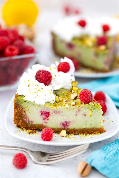 How many carbs are in chocolate cheesecake w/ pistachio crust - calories, carbs, nutrition