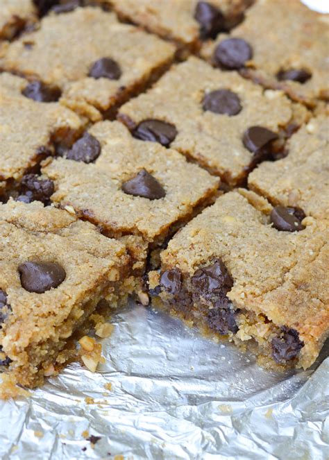 How many carbs are in chocolate chip bars with almonds - calories, carbs, nutrition