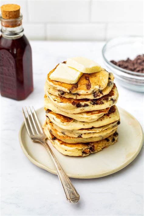 How many carbs are in chocolate chip buttermilk pancakes - calories, carbs, nutrition