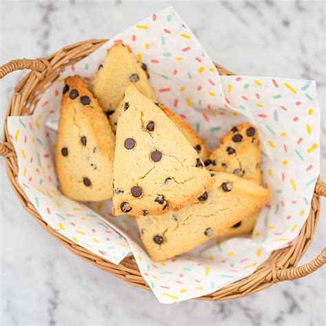 How many carbs are in chocolate chip scone - calories, carbs, nutrition