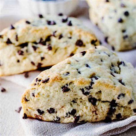 How many carbs are in chocolate chip scones - calories, carbs, nutrition