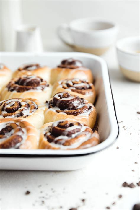 How many carbs are in chocolate cinnamon rolls - calories, carbs, nutrition