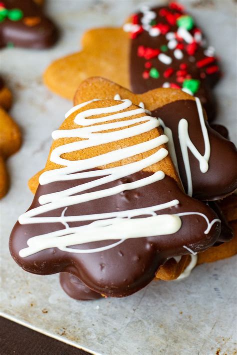 How many carbs are in chocolate covered gingerbread cookie - calories, carbs, nutrition