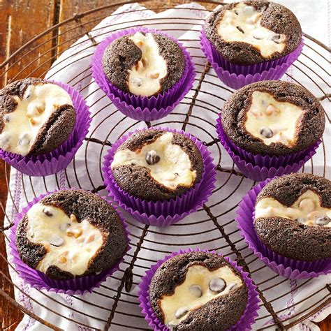 How many carbs are in chocolate cream cheese cupcake - calories, carbs, nutrition