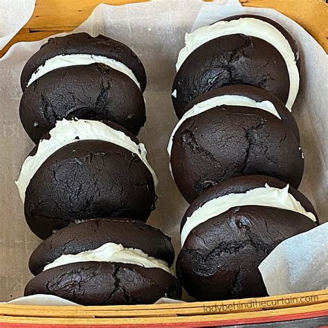 How many carbs are in chocolate cream whoopie pie - calories, carbs, nutrition