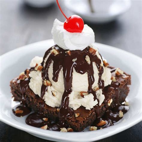 How many carbs are in chocolate fudge brownie sundae - calories, carbs, nutrition