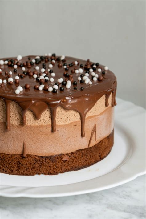 How many carbs are in chocolate gateau - calories, carbs, nutrition