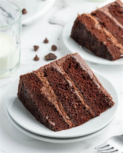 How many carbs are in chocolate layer cake - calories, carbs, nutrition