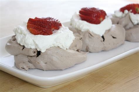 How many carbs are in chocolate pavlova - calories, carbs, nutrition