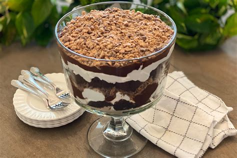 How many carbs are in chocolate pudding heath bar trifle (60651.0) - calories, carbs, nutrition