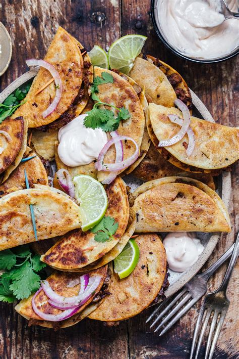 How many carbs are in chorizo and potato street tacos - calories, carbs, nutrition