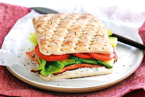 How many carbs are in cilantro chicken on sandwich thin - calories, carbs, nutrition