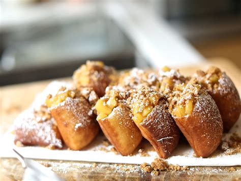 How many carbs are in cinnamon beignet - calories, carbs, nutrition