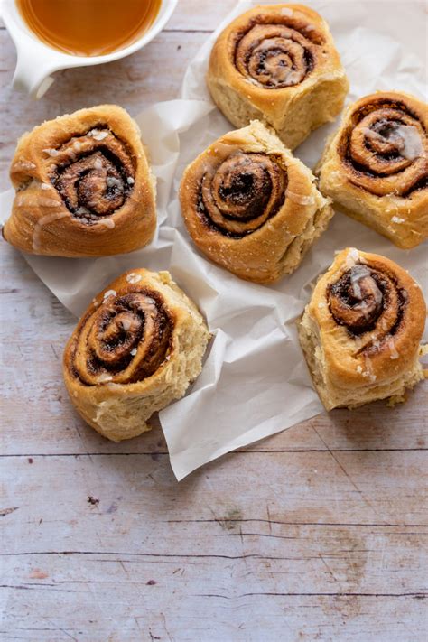 How many carbs are in cinnamon roll bar - calories, carbs, nutrition