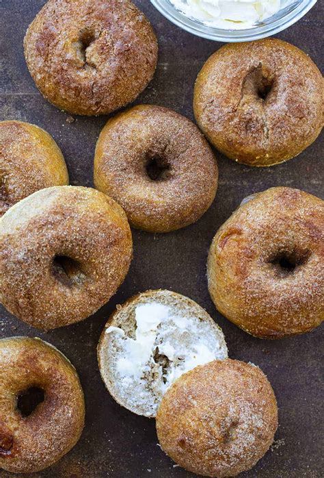 How many carbs are in cinnamon sugar bagel - calories, carbs, nutrition