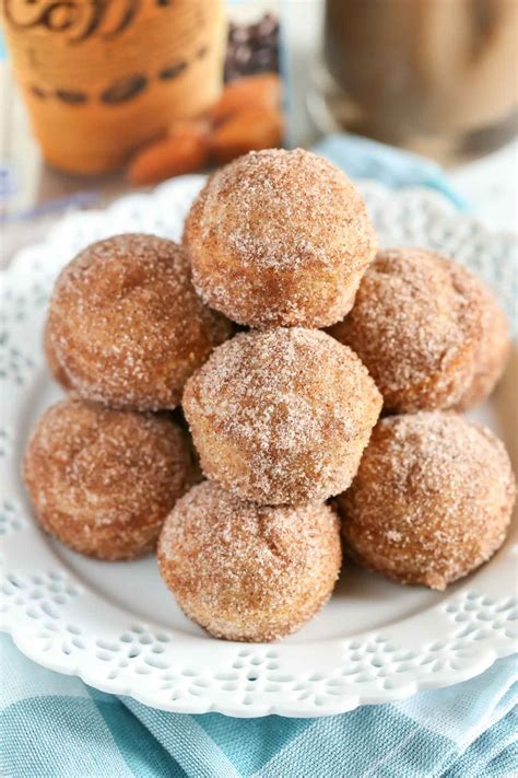 How many carbs are in cinnamon sugar donut holes - calories, carbs, nutrition