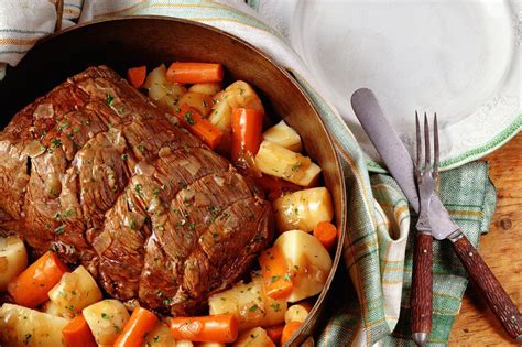 How many carbs are in classic beef pot roast - calories, carbs, nutrition