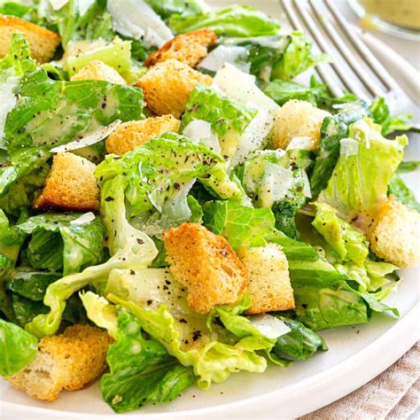 How many carbs are in classic caesar salad - calories, carbs, nutrition